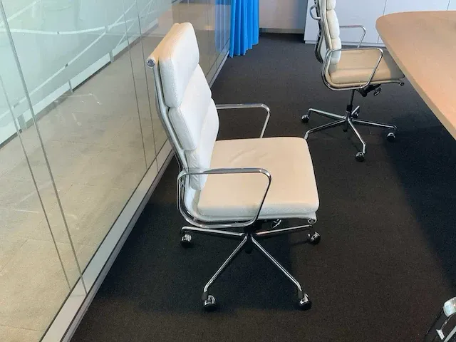 Vitra ea219 soft pad bureaustoel - afbeelding 4 van  5