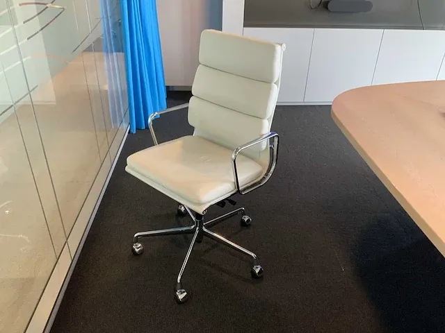 Vitra ea219 soft pad bureaustoel - afbeelding 1 van  5