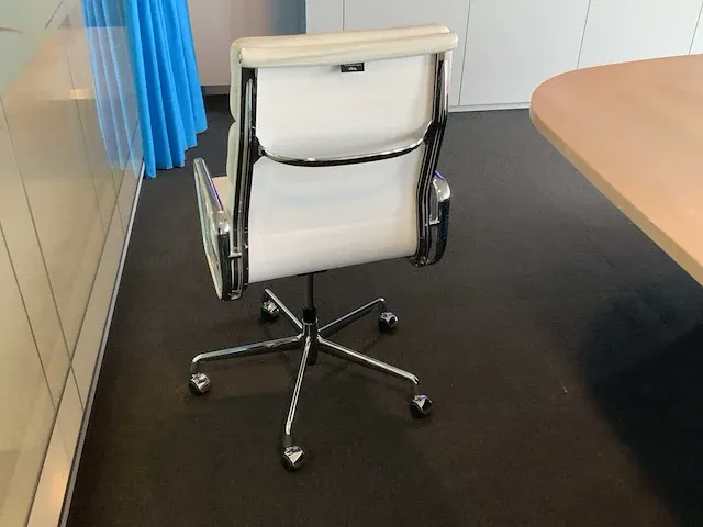 Vitra ea219 soft pad bureaustoel - afbeelding 3 van  5