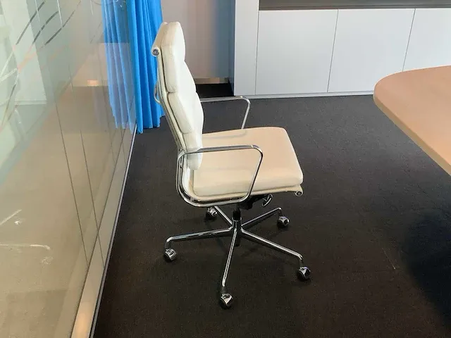 Vitra ea219 soft pad bureaustoel - afbeelding 4 van  5