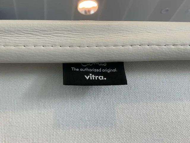 Vitra ea219 soft pad bureaustoel - afbeelding 5 van  5