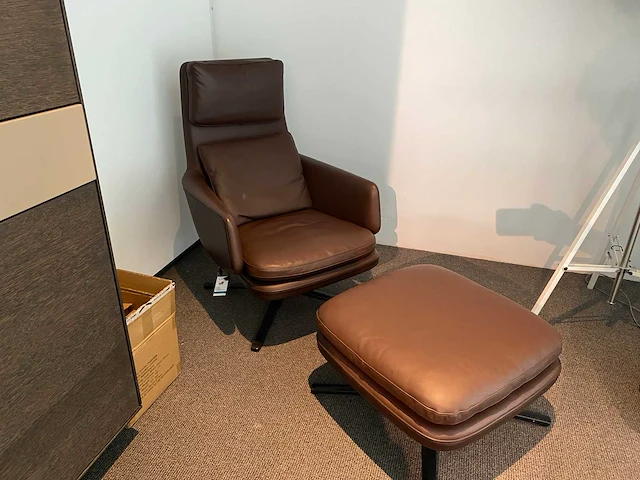 Vitra grand relax en ottoman ligstoel - afbeelding 1 van  3