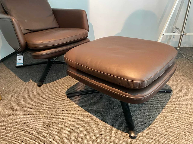 Vitra grand relax en ottoman ligstoel - afbeelding 2 van  3