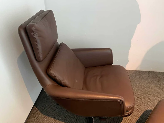 Vitra grand relax en ottoman ligstoel - afbeelding 3 van  3