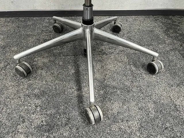 Vitra joyn/ meda - instelbare design werkplek 180x90 - afbeelding 21 van  26