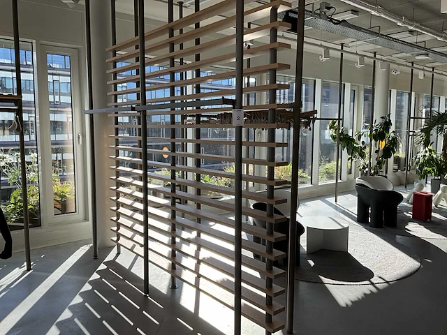 Vitra kledingstelling (86x130 cm) - afbeelding 1 van  15