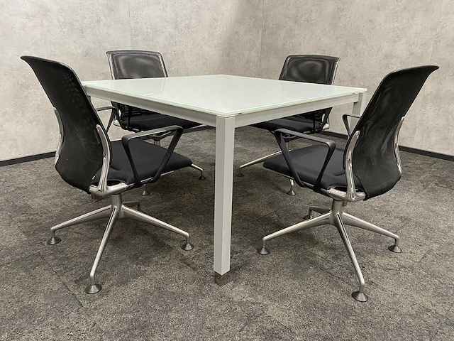 Vitra meda - 4 persoons design set 120x120 - afbeelding 1 van  24
