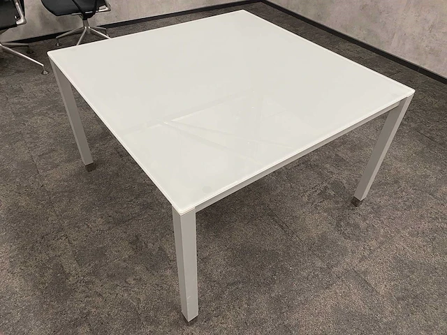 Vitra meda - 4 persoons design set 120x120 - afbeelding 15 van  24