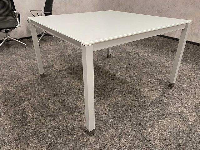 Vitra meda - 4 persoons design set 120x120 - afbeelding 16 van  24
