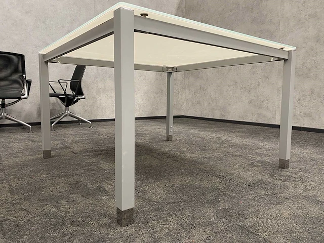Vitra meda - 4 persoons design set 120x120 - afbeelding 17 van  24