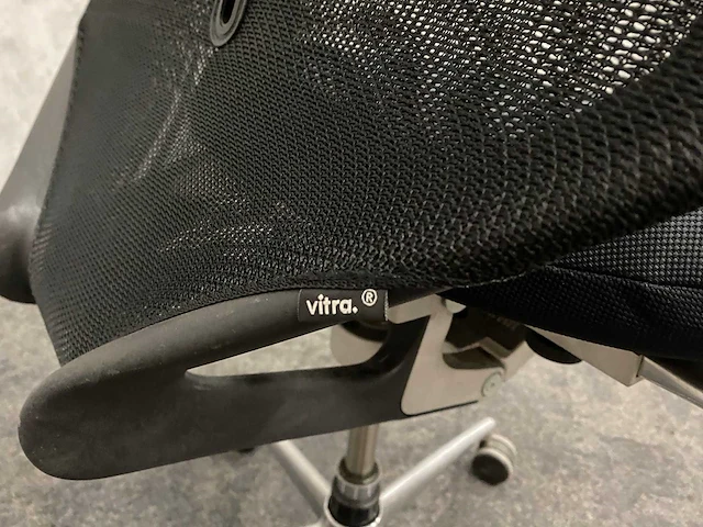 Vitra meda - ergonomische bureaustoel - afbeelding 9 van  17