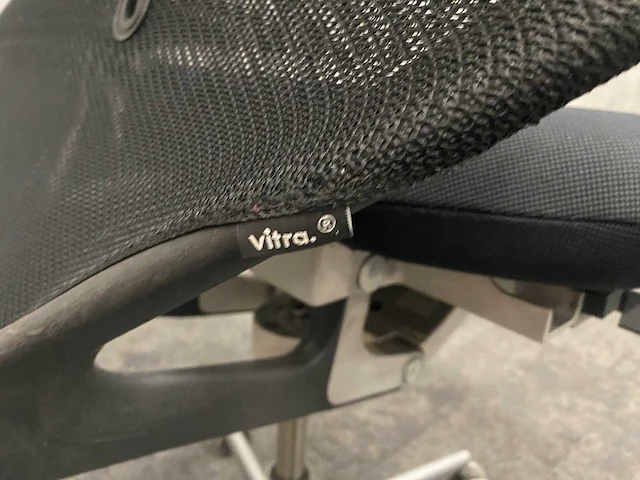 Vitra meda - ergonomische bureaustoel - afbeelding 2 van  8