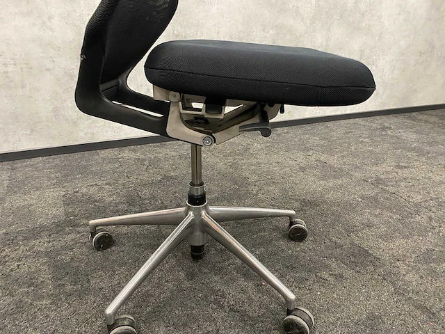 Vitra meda - ergonomische bureaustoel - afbeelding 8 van  8