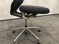 Vitra meda - ergonomische bureaustoel - afbeelding 8 van  8