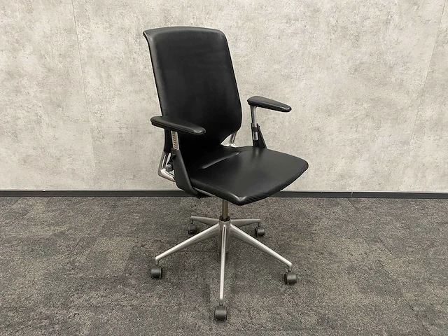 Vitra meda - lederen design bureaustoel - afbeelding 1 van  9