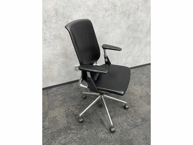 Vitra meda - lederen design bureaustoel - afbeelding 6 van  9