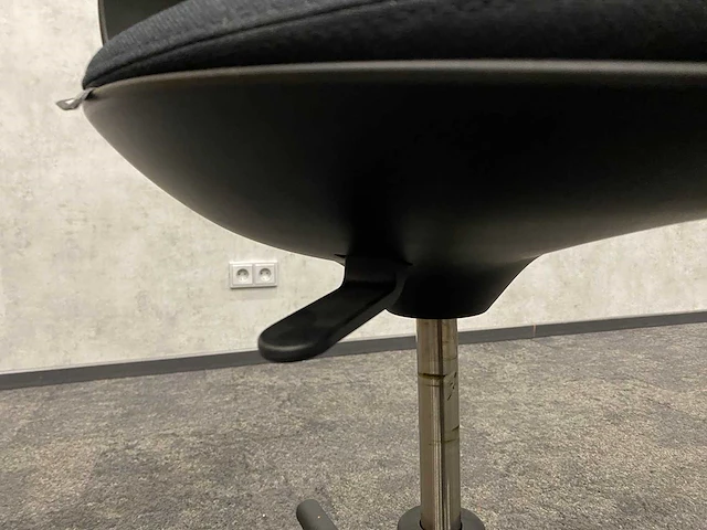 Vitra rookie - bureaustoel zwart - afbeelding 9 van  11