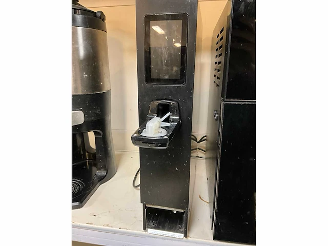 Vitrifrigo fg12i melkkoelkast en melkdispenser - afbeelding 10 van  10