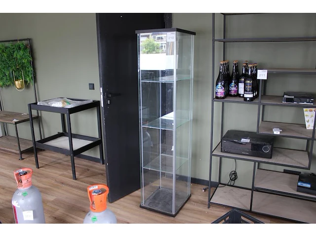 Vitrinekast. afmeting 42 x 37 x 163 cm. - afbeelding 1 van  2