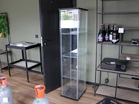 Vitrinekast. afmeting 42 x 37 x 163 cm. - afbeelding 1 van  2