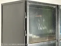Vitrinekast – eiken – zwart stalen afwerking - afbeelding 7 van  7