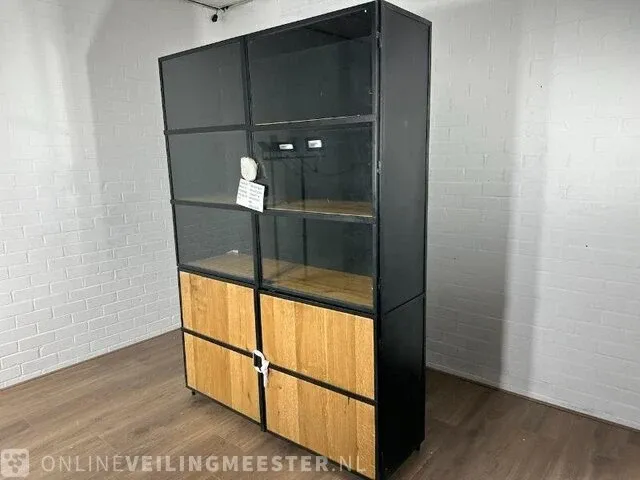 Vitrinekast – eiken – zwart stalen afwerking - afbeelding 1 van  7