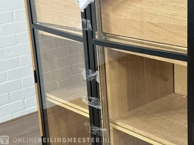 Vitrinekast – gefineerd eiken – zwart metalen afwerking – met verlichting - afbeelding 4 van  6