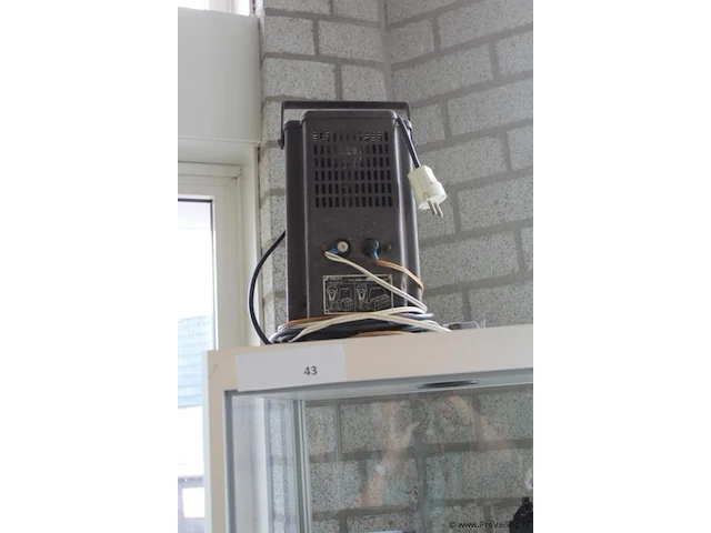 Vitrinekast met meetapparatuur - afbeelding 10 van  10