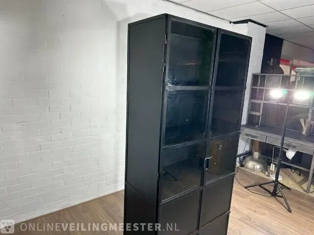Vitrinekast – zwart metaal – glazen deuren - afbeelding 4 van  5