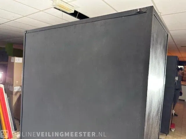 Vitrinekast – zwart metaal – glazen deuren - afbeelding 5 van  5