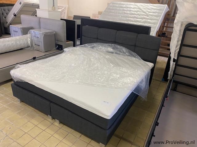 Vlakke boxspring 180 x 200cm antraciet hoofdbord met blokken - afbeelding 1 van  1