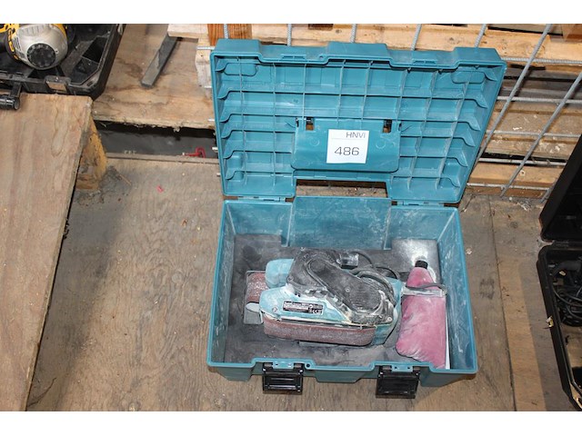 Vlakschuurmachine makita in kunststof koffer. - afbeelding 1 van  3