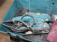 Vlakschuurmachine makita in kunststof koffer. - afbeelding 3 van  3
