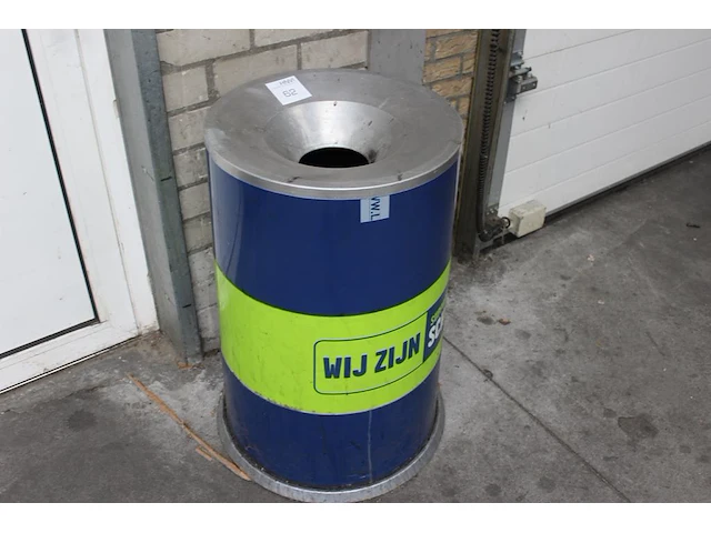 Vlamdovende prullenbak. hoogte 82 cm. - afbeelding 1 van  2
