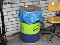 Vlamdovende prullenbak. hoogte 82 cm. - afbeelding 1 van  2