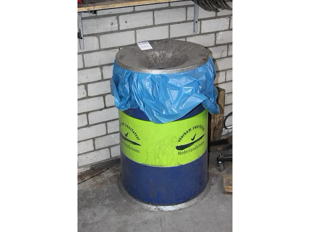Vlamdovende prullenbak. hoogte 82 cm. - afbeelding 2 van  2