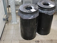 Vlamdovende prullenbak met doorsnede 33 cm en hoogte 63 cm. - afbeelding 1 van  2