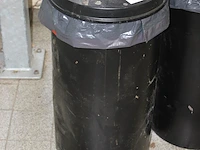 Vlamdovende prullenbak met doorsnede 33 cm en hoogte 63 cm. - afbeelding 2 van  2