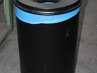 Vlamdovende prullenbak met hoogte 73 cm en doorsnede 46 cm. - afbeelding 2 van  2