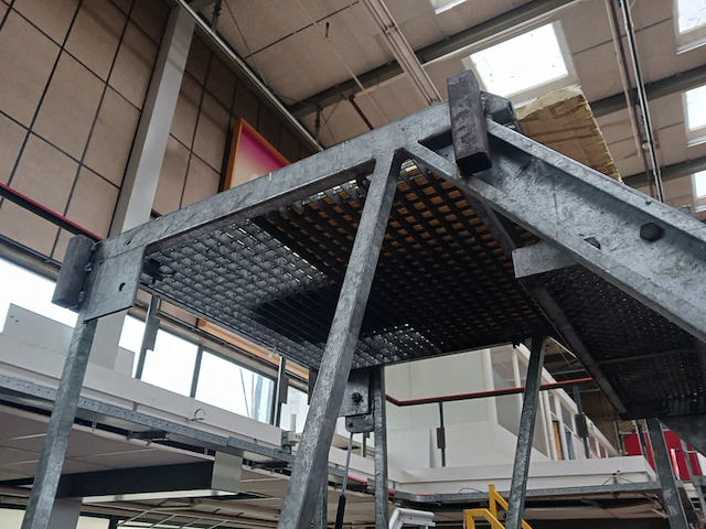 Vliegtuigtrap met bordes - afbeelding 10 van  18