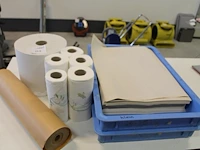 Vloeipapier, inpakpapier, keuken- en tissuerollen. - afbeelding 1 van  2