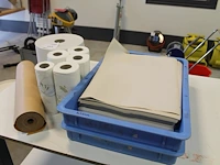 Vloeipapier, inpakpapier, keuken- en tissuerollen. - afbeelding 2 van  2