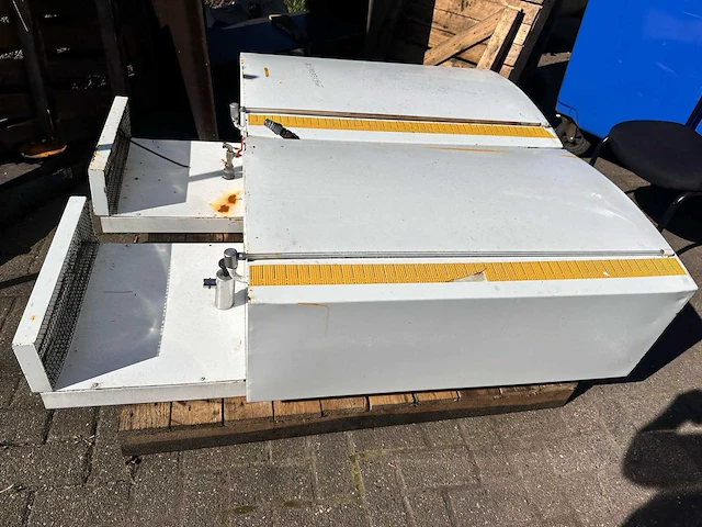 Vloeistoftank 200liter (2x) - afbeelding 1 van  4