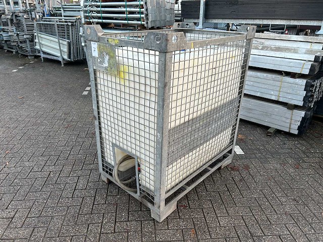 Vloeistoftank in frame - afbeelding 3 van  8