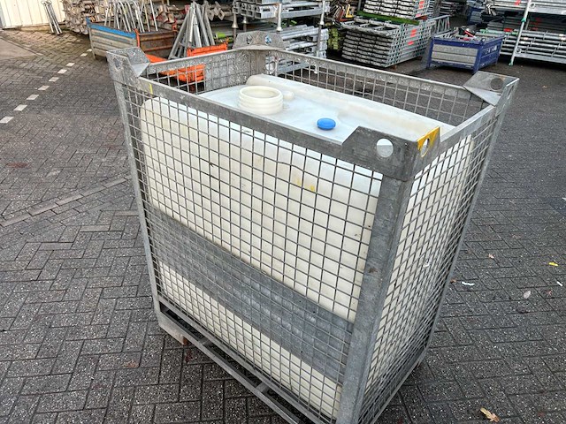 Vloeistoftank in frame - afbeelding 7 van  8