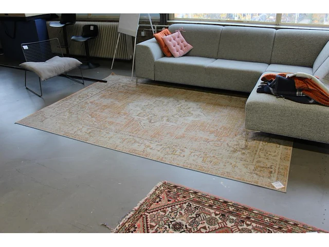 Vloerkleed. afmeting 295 x 200 cm. - afbeelding 1 van  2