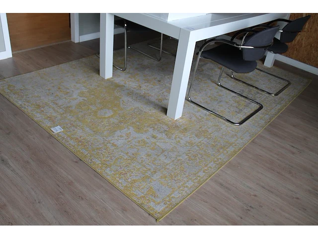 Vloerkleed. afmeting290 x 203 cm. - afbeelding 1 van  1