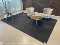 Vloerkleed van besouw, grijs