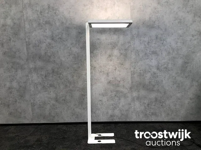 Vloerlamp - titus bernhard - afbeelding 1 van  11