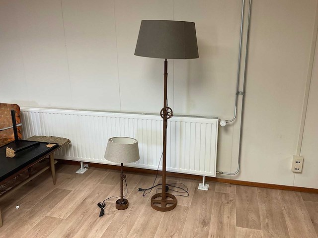 Vloerlamp en staande lamp - afbeelding 1 van  3